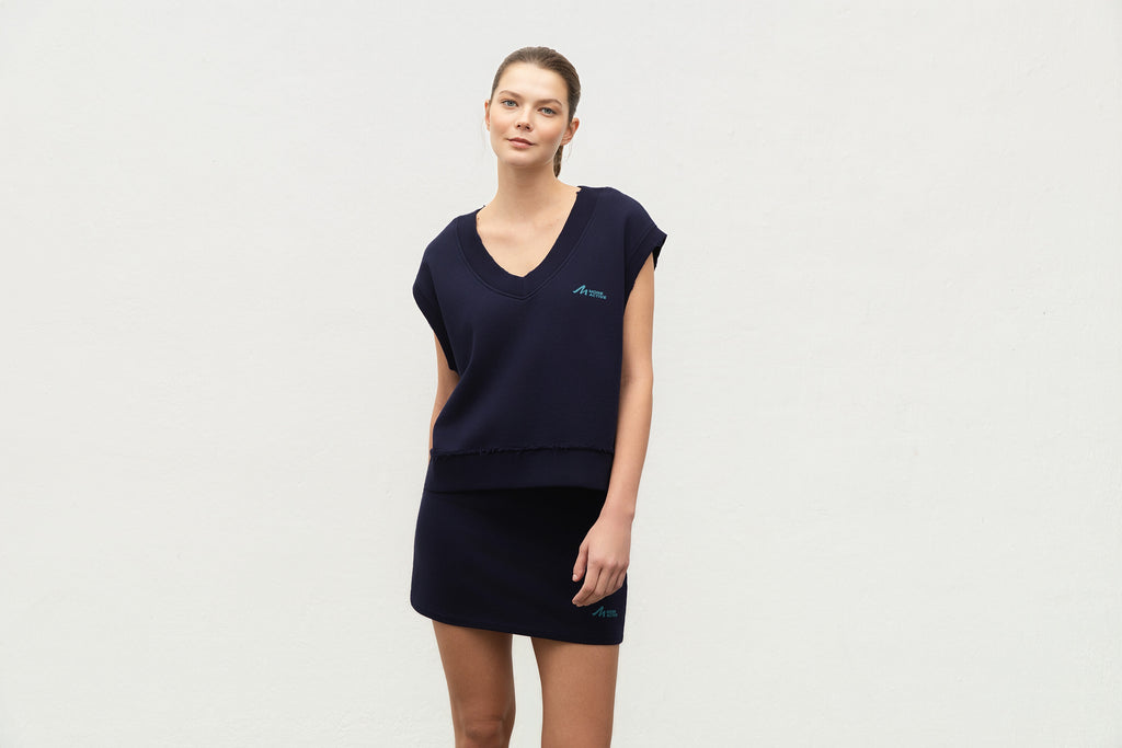 V Neck Sleeveless Fleece Sweatshirt With Garment Wash Maritime Blue Front view 4