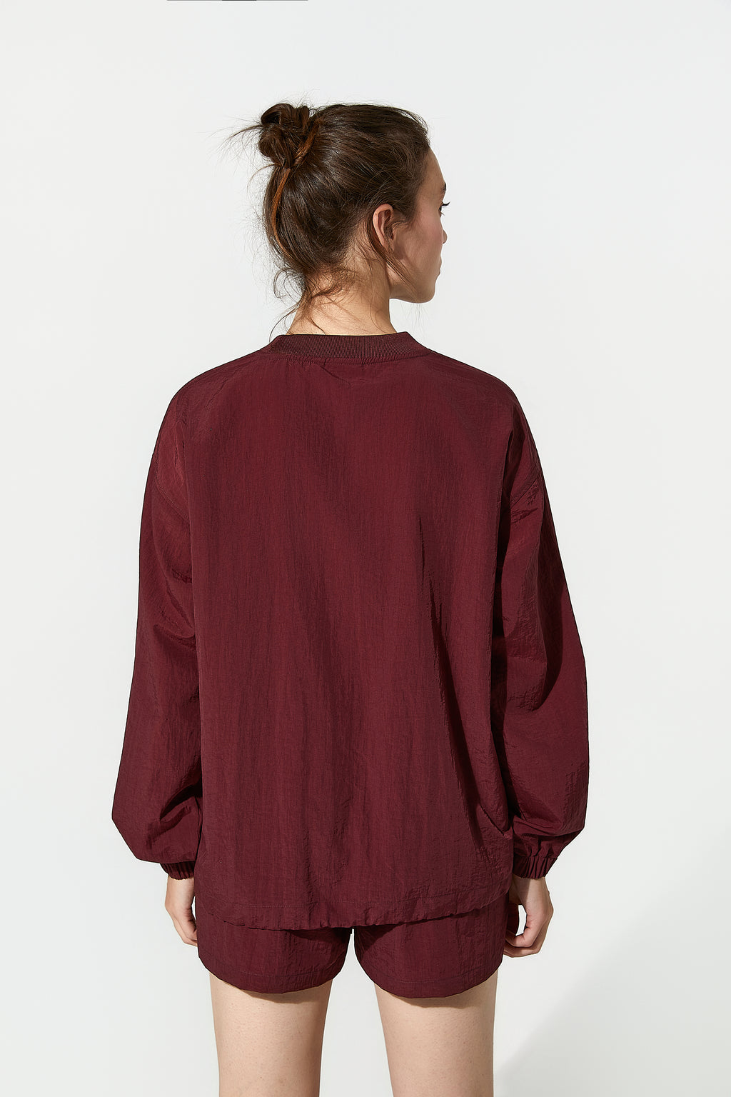 Urban-inspired look with windbreakers for women and coordinated shorts, spotlighting a minimalist womens windbreaker ideal for outdoor activity.